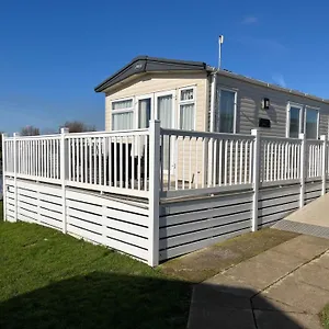 Holiday home 2 Bed, 2 Bath With Decking Overlooking The Fishing At Le Mere, Tunstall (East Riding of Yorkshire)